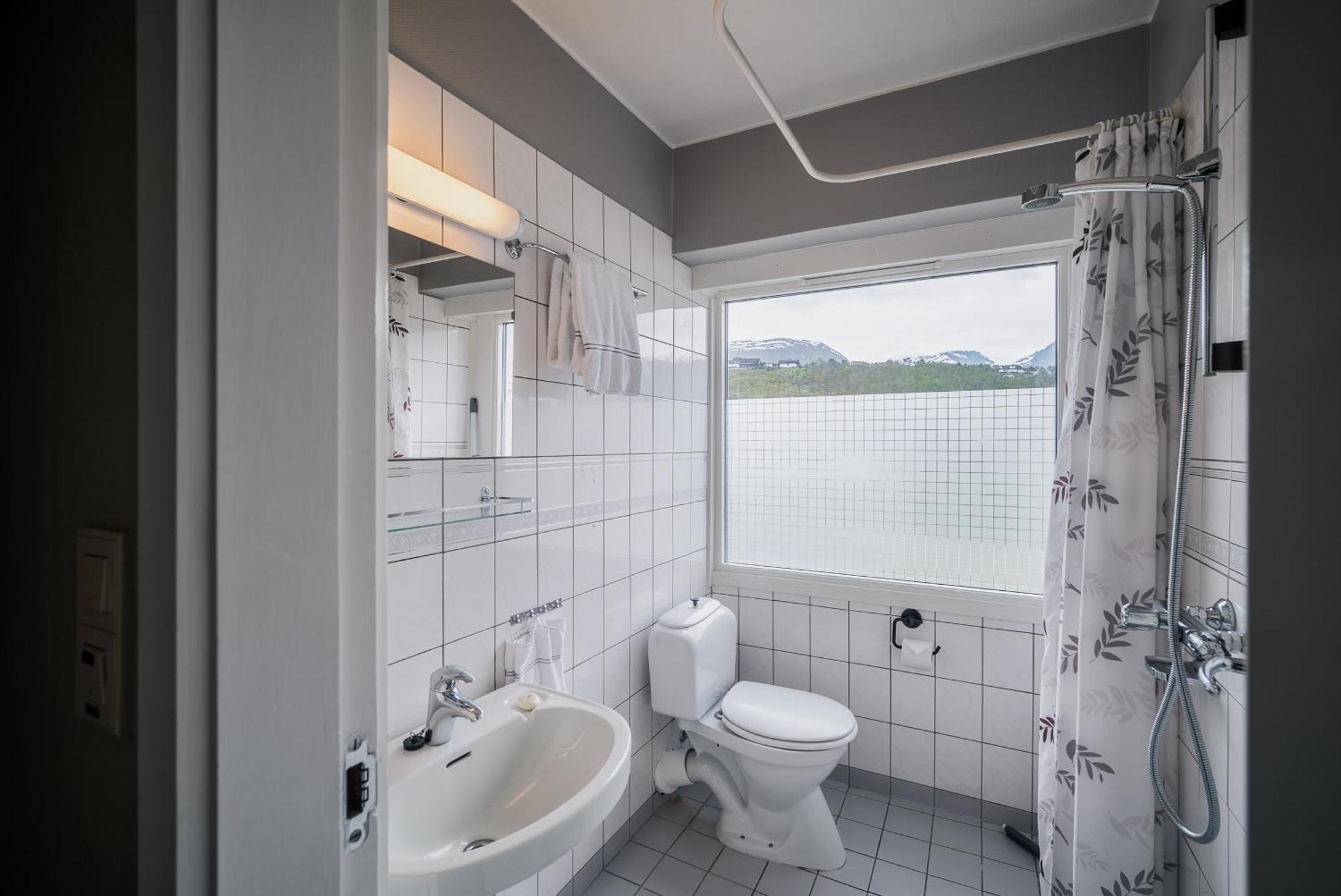 Gloppen Hotell - By Classic Norway Hotels ساندين الغرفة الصورة